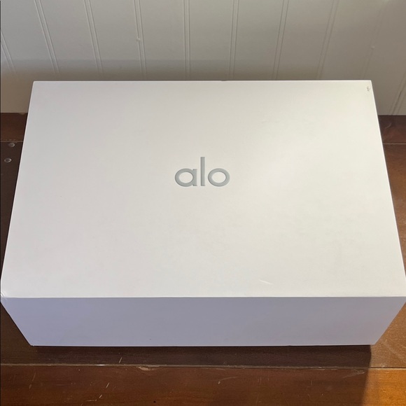 ALO Recovery Mode Sneaker Mens size 12
Women’s 13.5 unisex - Picture 2 of 9